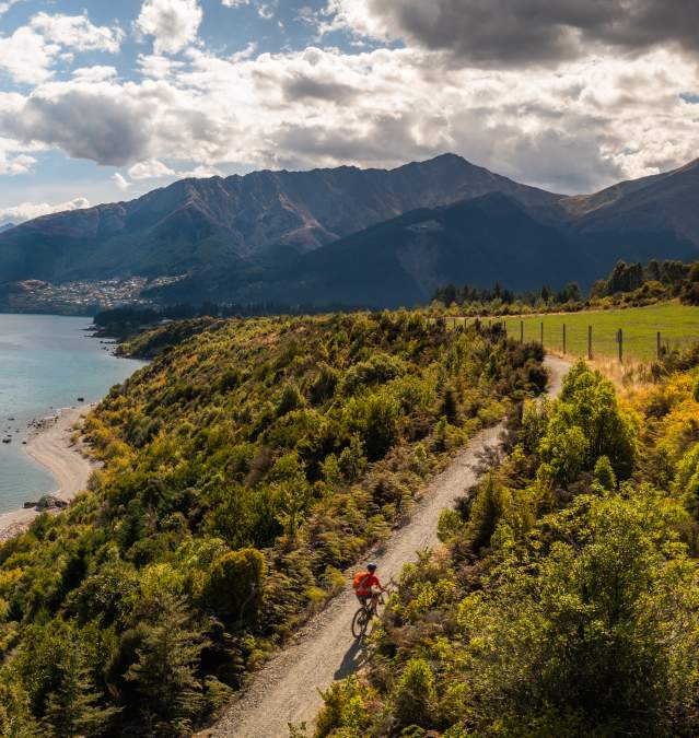 Explore Queenstown by Bike on the Queenstown Trail. Otago Trail Hub
